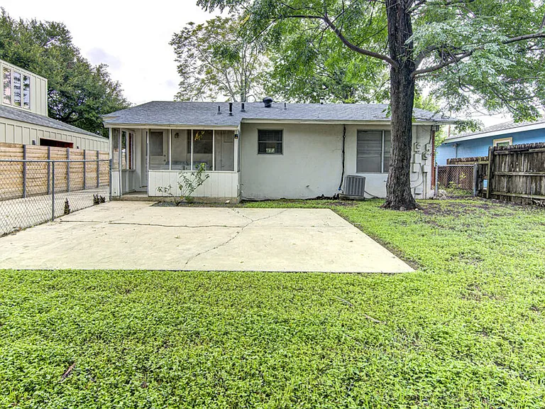 1711 Brentwood St — Photo 23