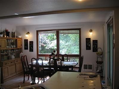 Kitchen eating area