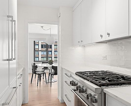 3rd image of 360 E 72nd St APT A1406