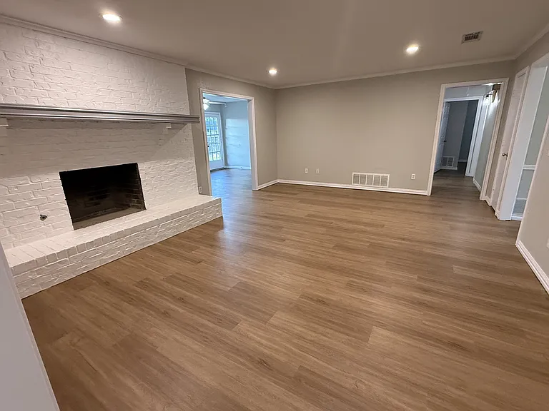1543 Chisolm Trl — Photo 10