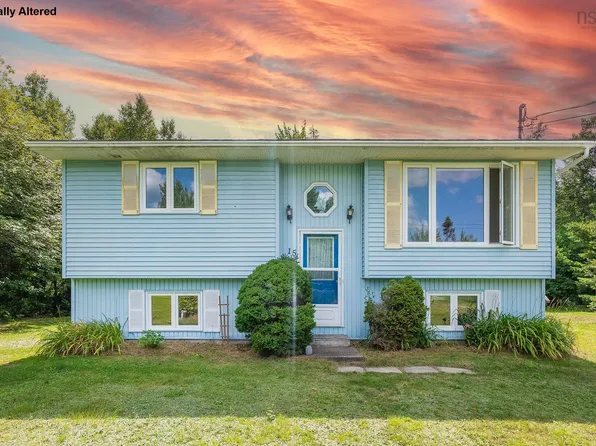 15 Village St, Tantallon, NS B3Z 2P7