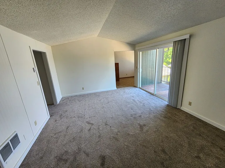 Two Bedroom Apt. w/ Washer and Dryer — Photo 15