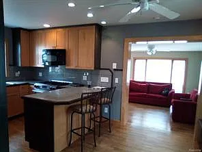 Affordable living Downtown Rochester hardwood floors and granite — Photo 2