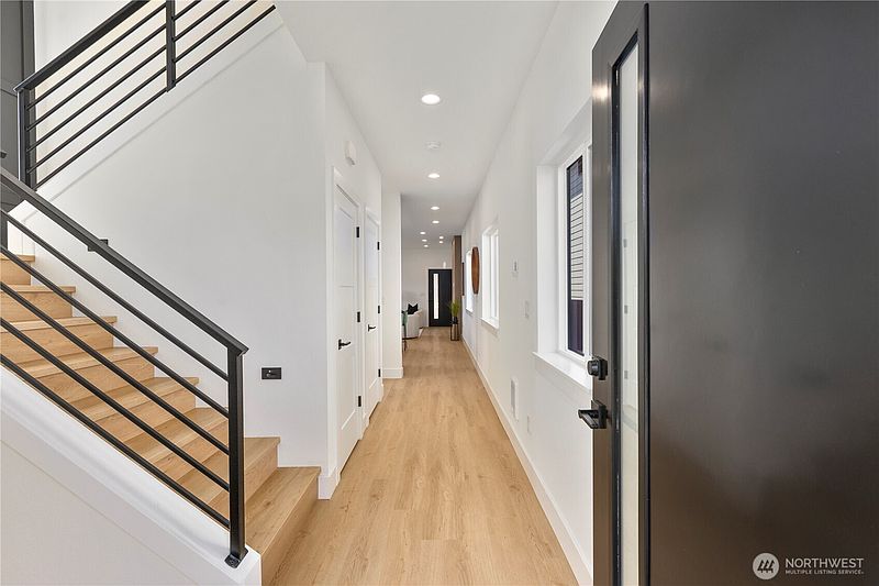 3rd image of 442 E 63rd Street