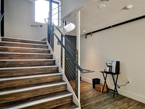 3rd image of 1329 College Ave #200