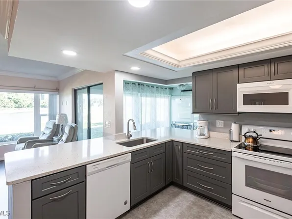 5565 Trailwinds Dr APT 216, Fort Myers, FL 33907