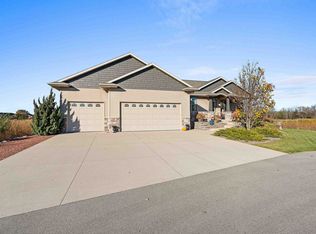 1433 Freedom Ct, Neenah, WI 54956