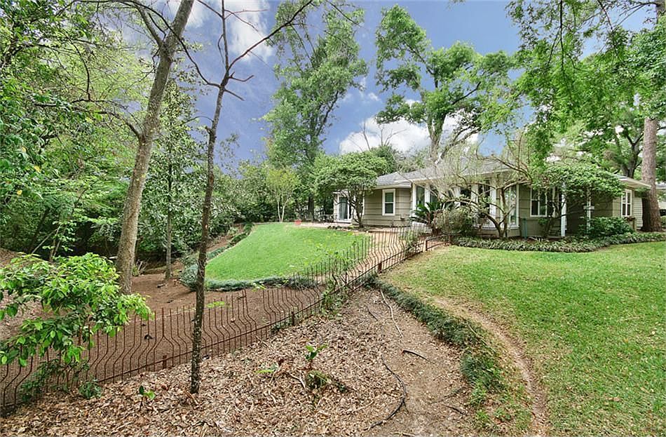 2nd image of 1237 Bay Oaks Rd