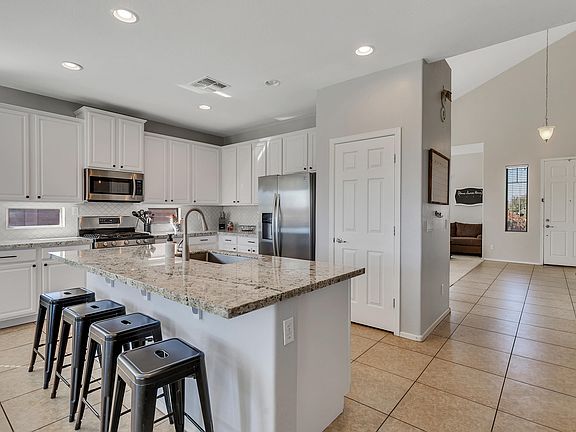 5th image of 3117 S 121st Dr