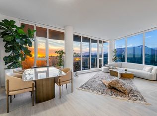 1401 Hunter St #2704, North Vancouver, BC V7J1H3