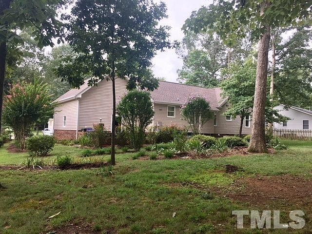 2nd image of 121 Holly Ridge Ln