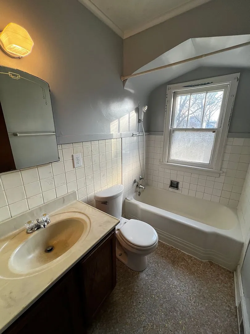 HM 1611 W High — Photo 3