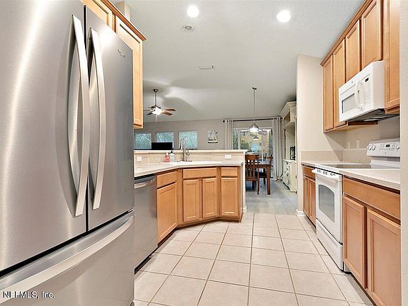 5th image of 2072 N Cranbrook Ave