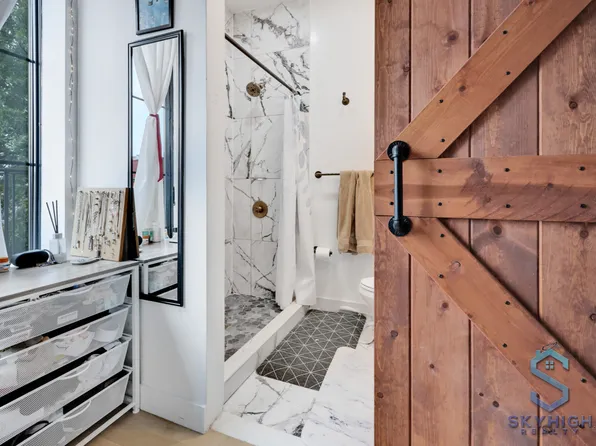 25-11 34th Street image 8 of 13