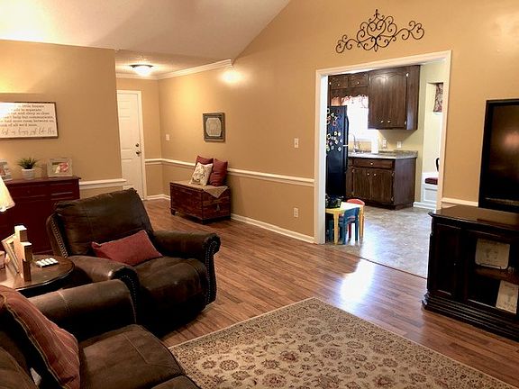 4th image of 137 Tall Pines Dr