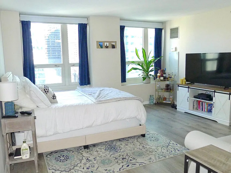 345 N La Salle Dr #2904 — Photo 1