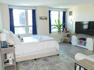 345 N La Salle Dr APT 2904, Chicago, IL 60654