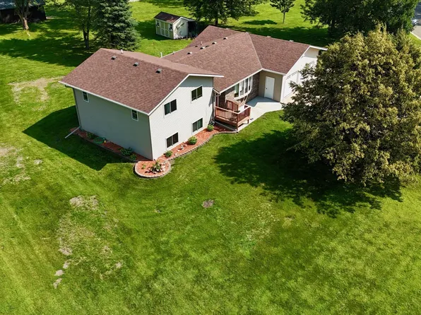 138 4th St N, Sauk Centre, MN 56378