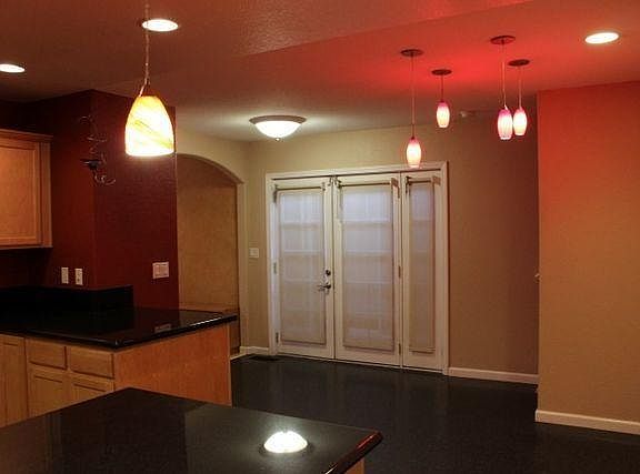 4th image of 205 E John St