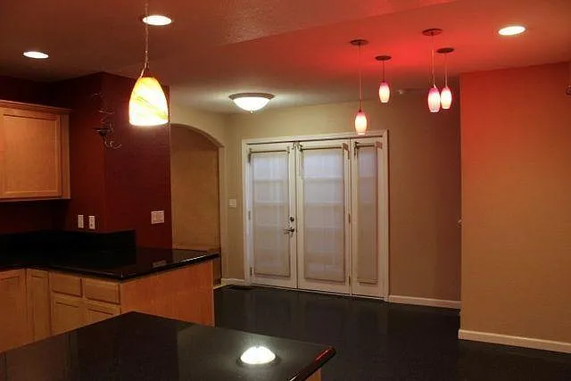 205 E John St — Photo 4