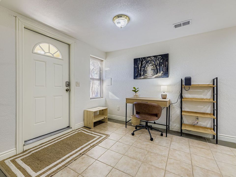 1st image of 2631 W Dunkeld Pl Unit 1