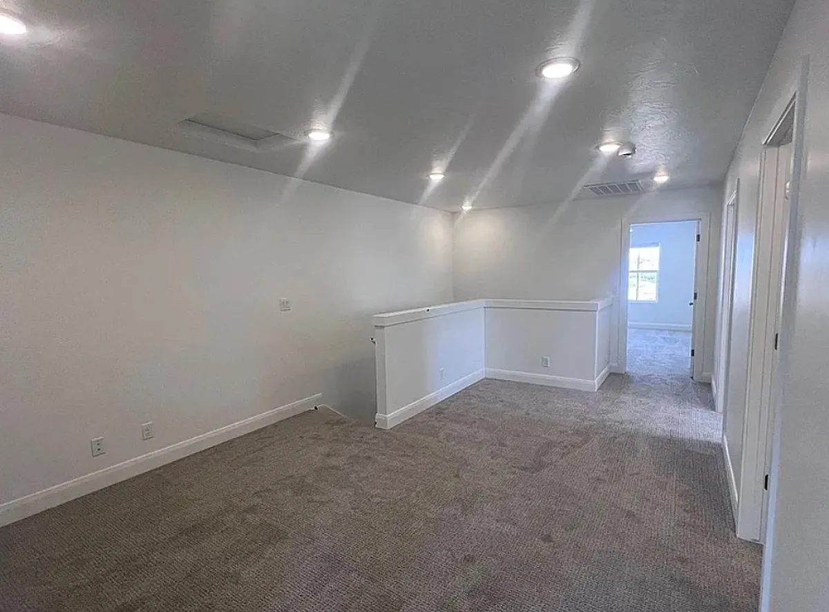 Building Photo - 491 W Bronze Ridge Pl