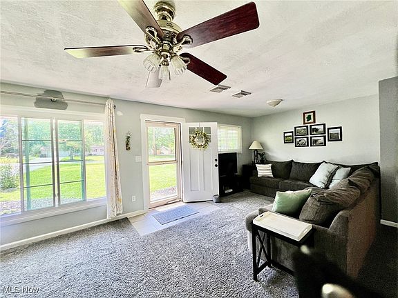 3rd image of 516 Robinhood Dr