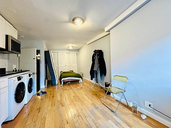 3rd image of 518 E 6th St APT 6