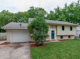 6521 Brookview Ln NE, Cedar Rapids, IA 52402