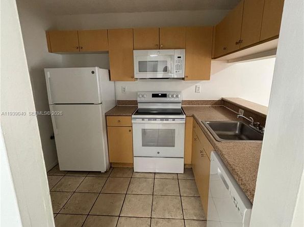 947 Lake Terry Dr APT D