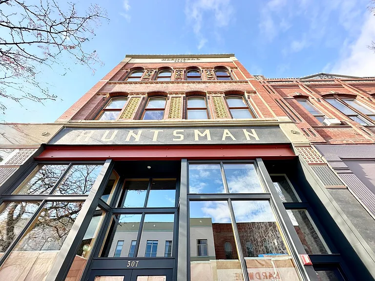 307 N Pearl St — Photo 1