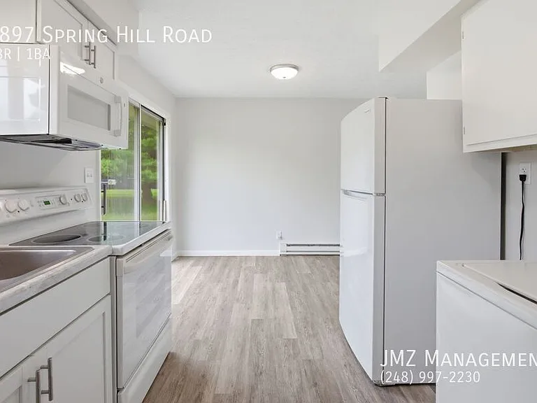 2897 Spring Hill Dr — Photo 2