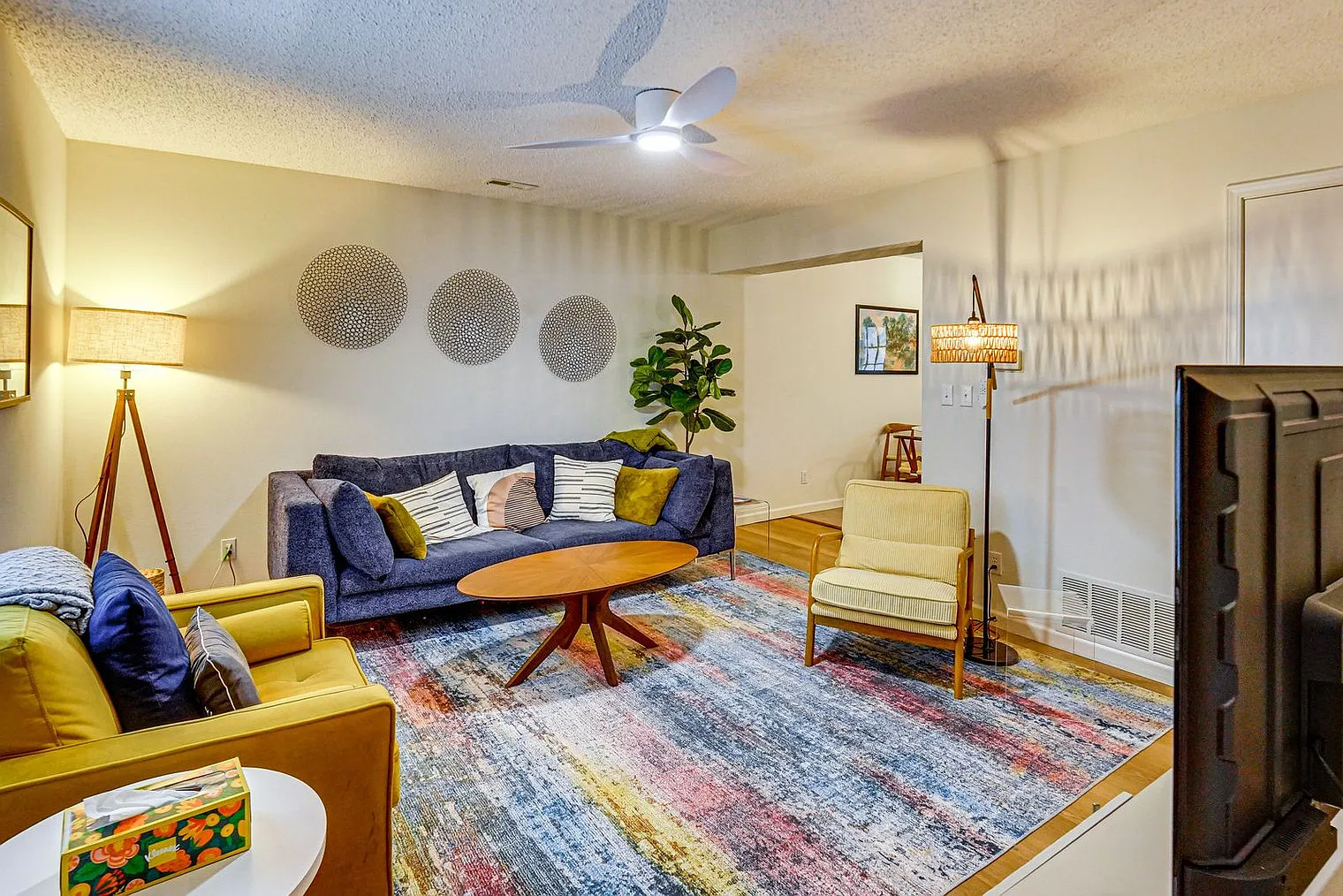 2 bed, 1.0 bath, 1001 sqft, $1,774 — Photo 3