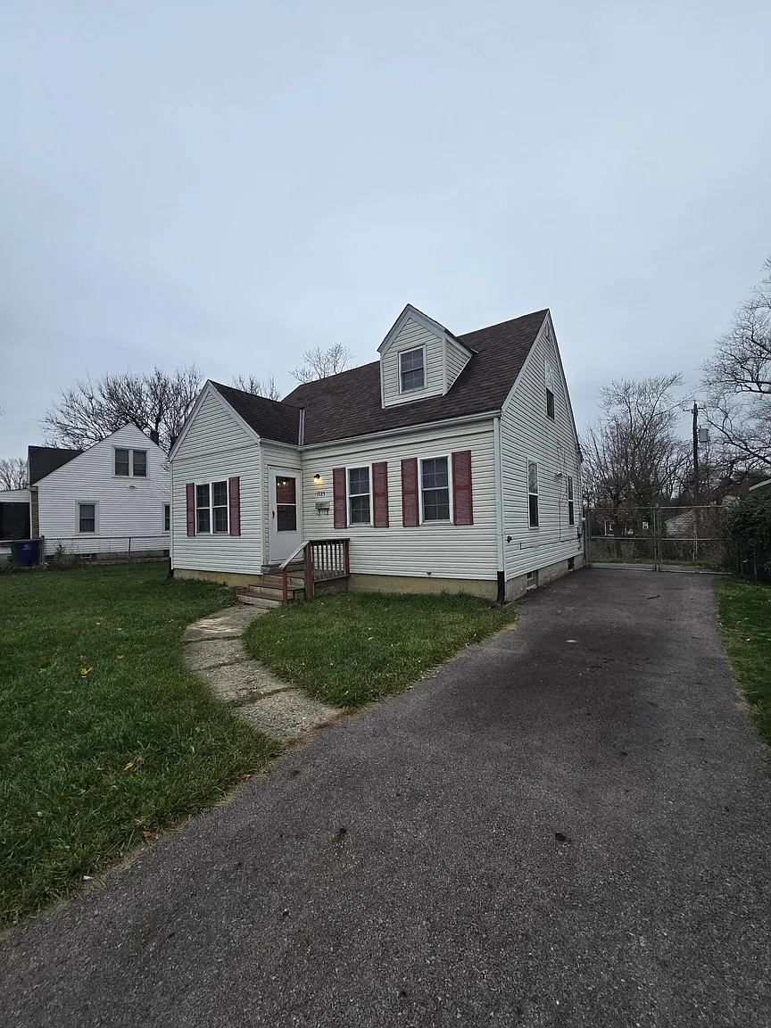 1725 Lancashire Rd photo 1
