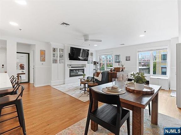 3rd image of 350 7th St APT 3F