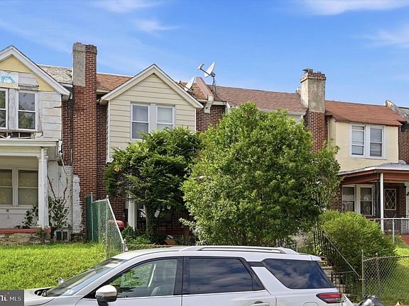 3rd image of 863 E Price St
