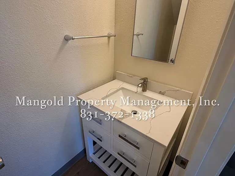 Huckleberry Hill Apartments — Photo 14