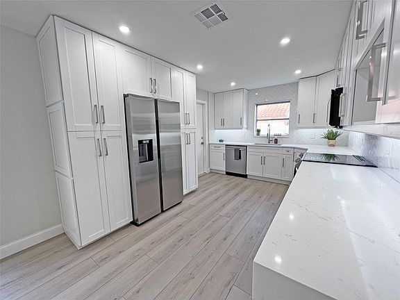 4th image of 234 NW 37th Way