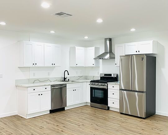 5th image of 5263 Riverton Ave APT 2