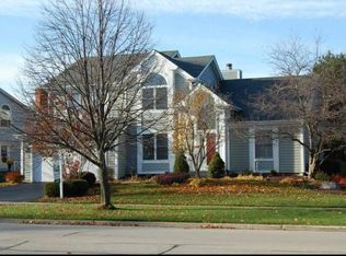 6704 Greene Rd, Woodridge, IL 60517