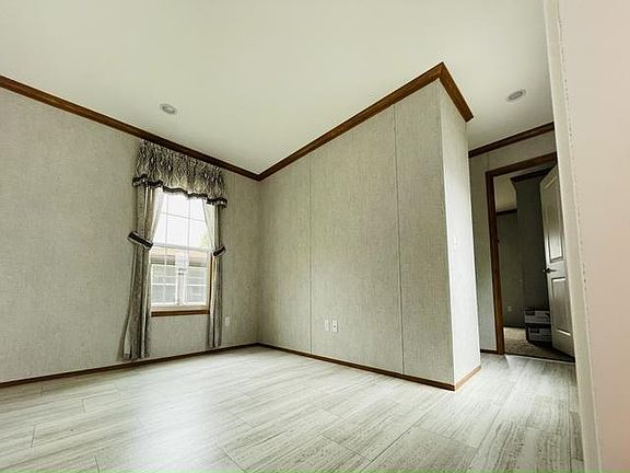 4th image of 56 Elmhurst Dr