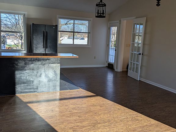 3rd image of 27 Forbes St #2