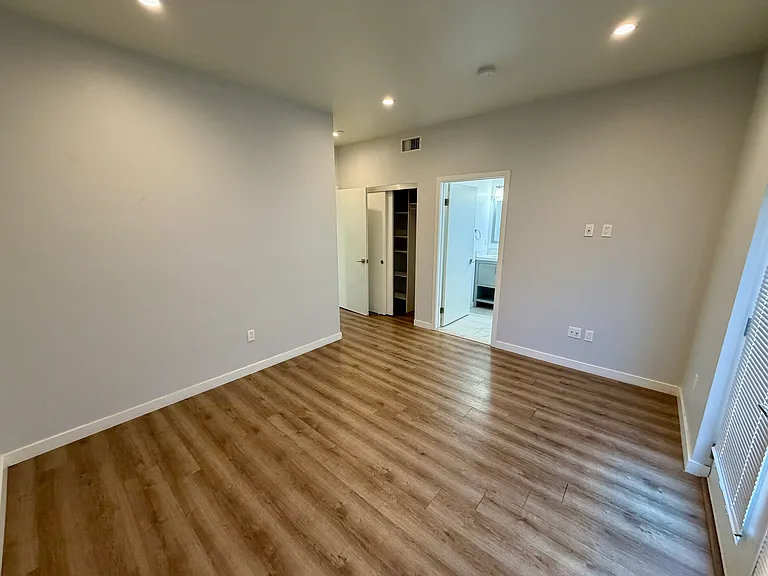 22425 Del Valle St #3 — Photo 16