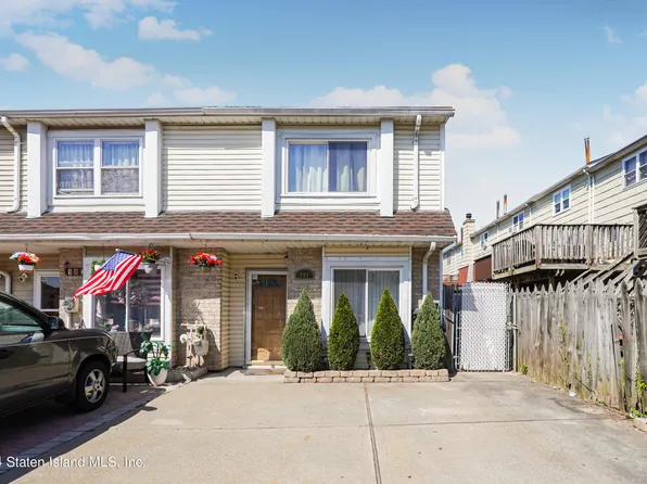 101 Benjamin Dr, Staten Island, NY 10303