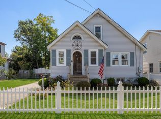 177 Texas St, Lindenhurst, NY 11757