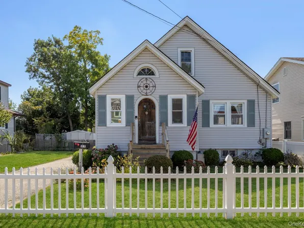 177 Texas Street, Lindenhurst, NY 11757