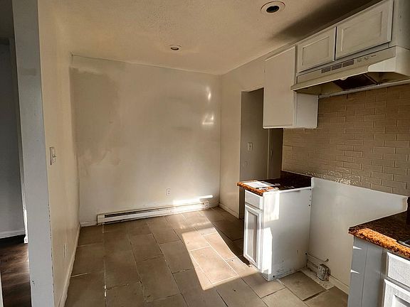 2nd image of 855 Steffen Ave #4