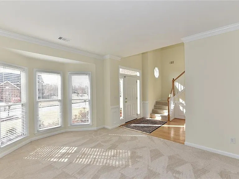 2515 Spring Grove Ct — Photo 3