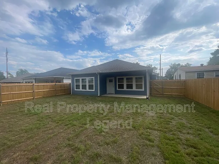 1009 Dubois St — Photo 29