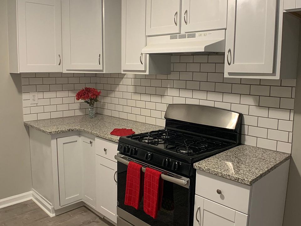 Brand new kitchen with new oven!